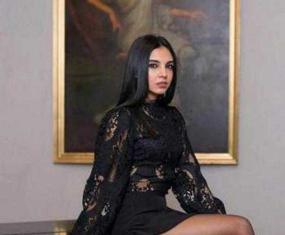 سلمى أبوضيف تتألق بأحدث صيحات الموضة العالمية