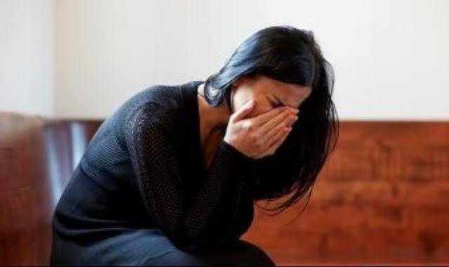 لم تكتمل فرحتها.. شاهد شقيقة العروس تسرق الأموال الخاصة بالزفاف
