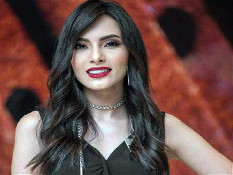شاهد.. كارمن سليمان تخطف الأنظار في إطلالة رقيقة