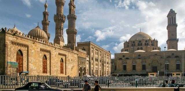خطيب الجامع الأزهر: التضرع إلى الله بالدعاء والأعمال الصالحة يرفع البلاء