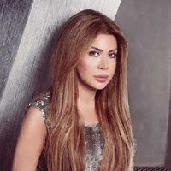 نوال الزغبى تخطف الأنظار بالكاجوال والأوفر سايز