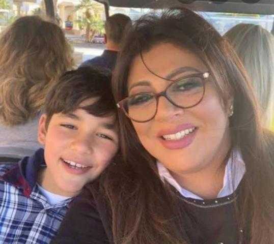 من داخل البحر.. هالة صدقي تشارك جمهورها فيديو جديد برفقه ابنها