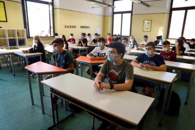 بعد إغلاق 6 أشهر.. مدارس إيطاليا تفتح أبوابها اليوم