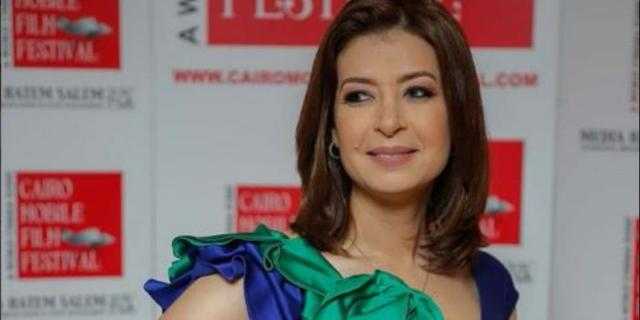 منال سلامة تثير الجدل بأنوثتها