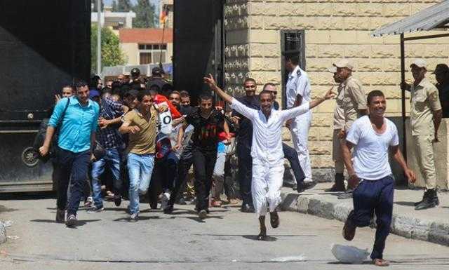 الإفراج عن 423 من نزلاء السجون