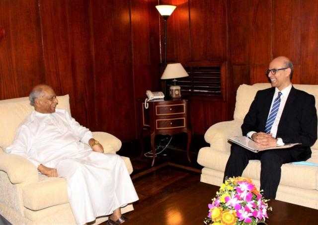 السفير المصري في كولومبو يلتقي بوزير الخارجية السريلانكي الجديد