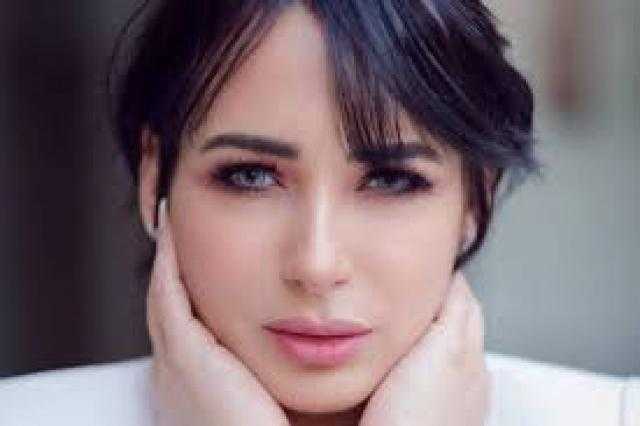 شاهد.. ساندى فى أحدث جلسة تصوير بإطلالة جريئة