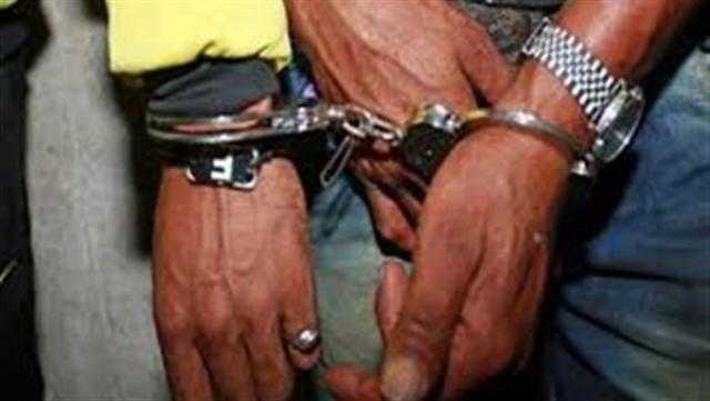 ضبط 6 عاطلين بحوزتهم هيروين وحشيش وسلاح ناري في المحلة