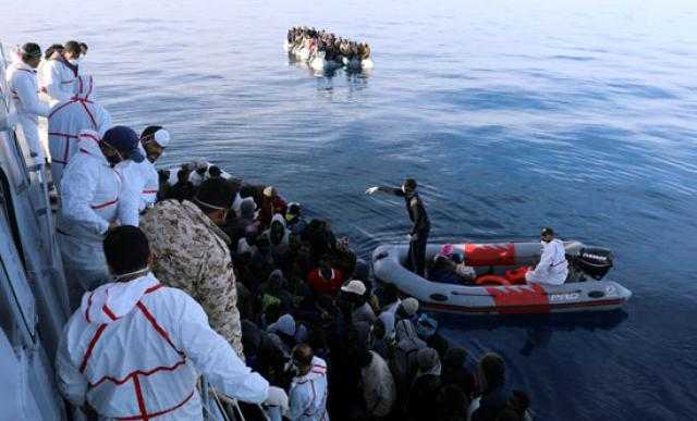  العثور على 6 مهاجرين مصريين غير شرعيين مكبلين بالسلاسل في طبرق 