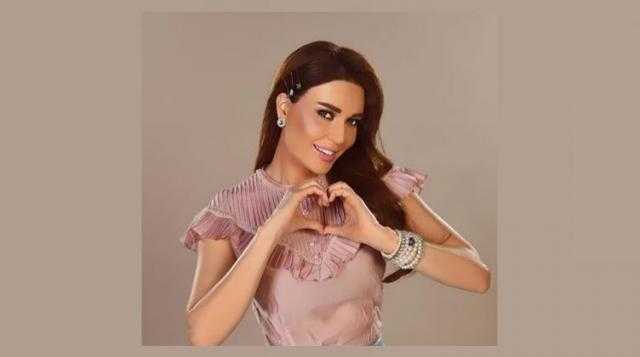 سيرين عبد النور تتألق بالأبيض فى أحضان صغيرها