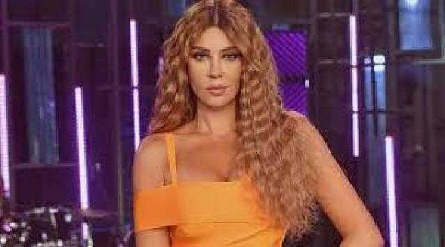 بجمبسوت شورت.. كارلا حداد تستعرض أنوثتها