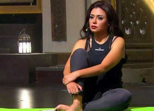 رانيا يوسف تشعل انستجرام بفستان جريء
