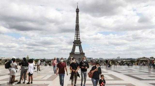 فرنسا تُعيد فتح برج إيفل بعد إغلاقه بسبب إنذار كاذب