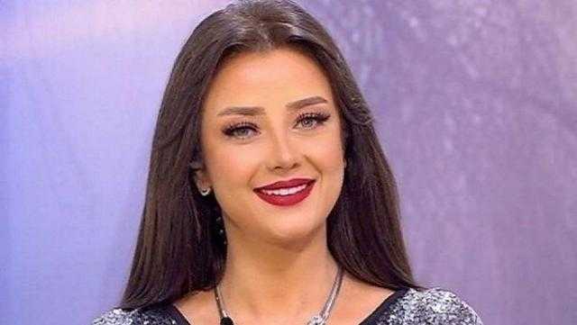 رضوى الشربيني تستعرض جمالها بهذه الإطلالة