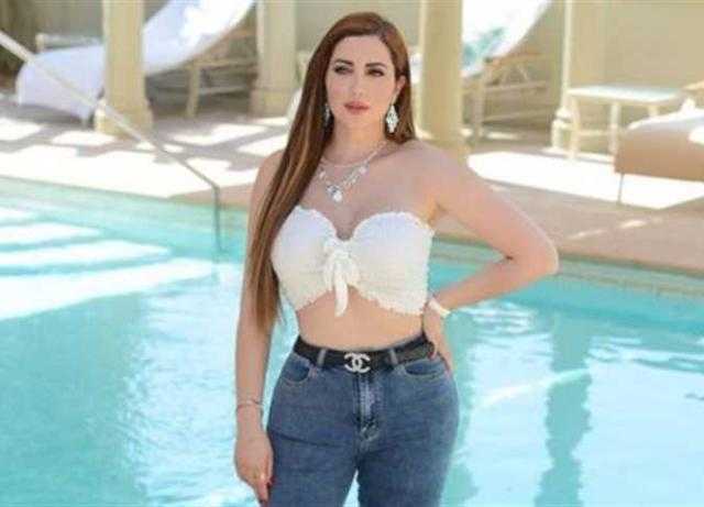 بفستان مكشوف.. نسرين طافش لجمهورها