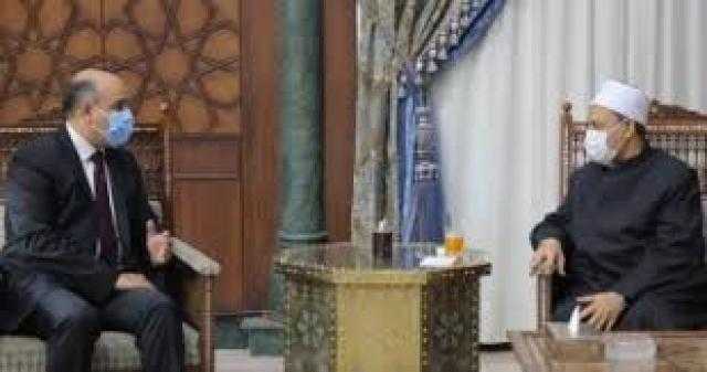 شيخ الأزهر يوصي سفير مصر في هولندا برفع مستوى التعاون العلمي والثقافي