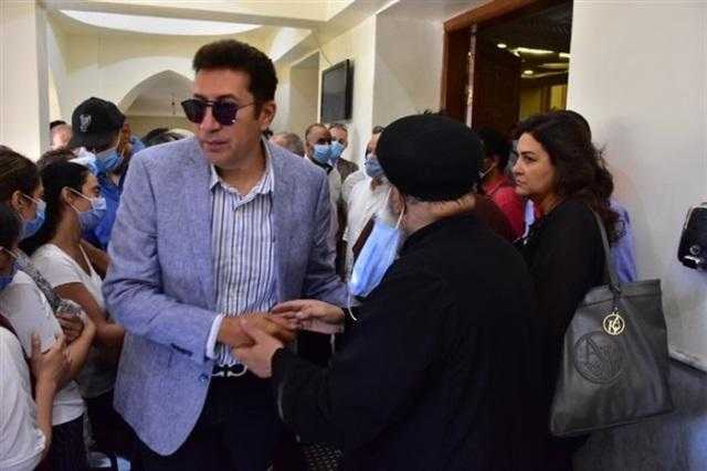 الحزن يخيم على هانى رمزى والسبكى فى جنازة المنتصر بالله