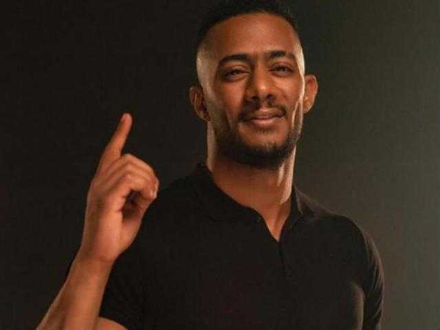 محمد رمضان يتخلى عن شعره الأسود والجمهور يعلق