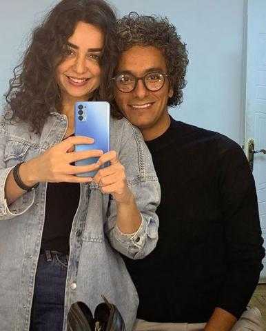 هبة مجدي تخطف الأنظار بظهور رومانسي برفقة زوجها