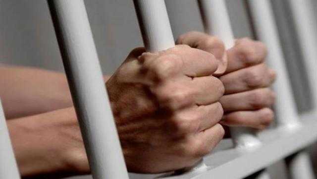 حبس قواد و5 سيدات كونوا شبكة للدعارة عبر «فيسبوك»