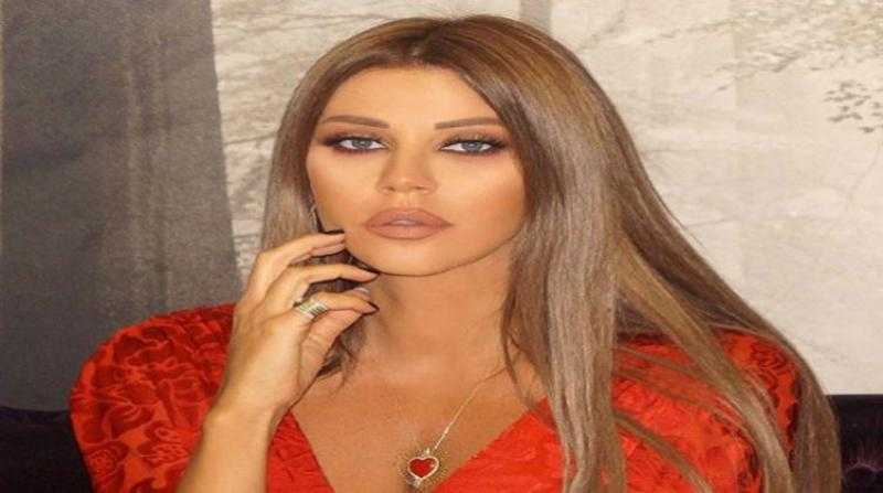 الكريسماس يعكس أنوثة كارلا حداد