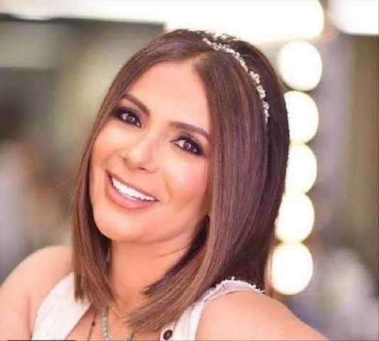 مهرجان القاهرة السينمائي يكرم منى زكي بجائزة فاتن حمامة للتميز