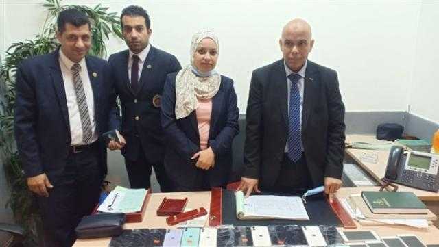 إحباط تهريب 50 هاتف محمول بمطار القاهرة