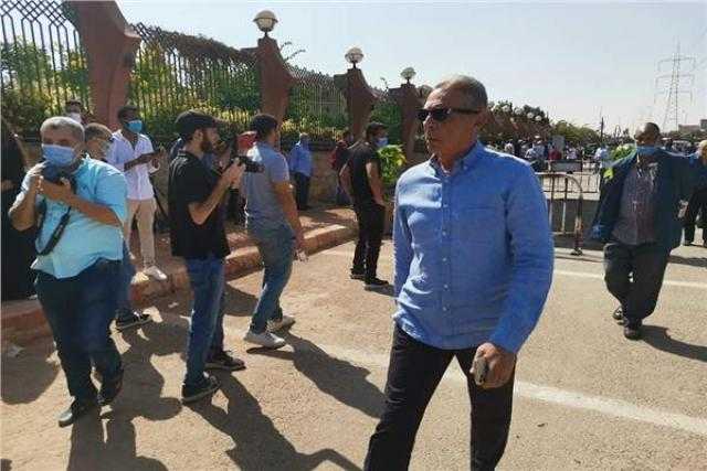 عزت العلايلي ومحمود حميدة يشاركان في تشيع جثمان محمود ياسين