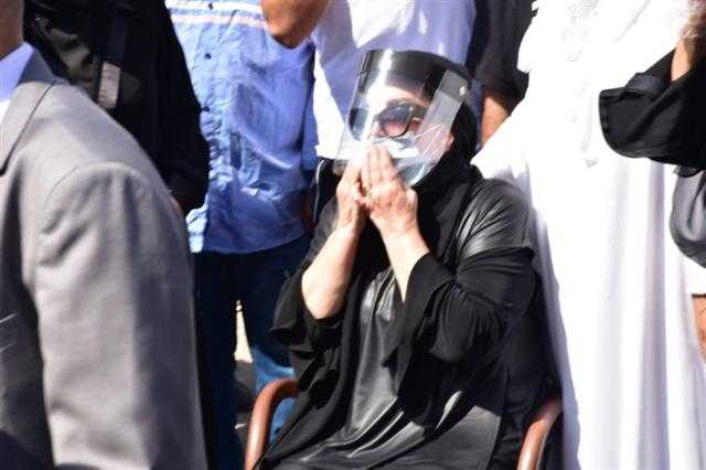 «شهيرة» تنهار في جنازة الراحل محمود ياسين