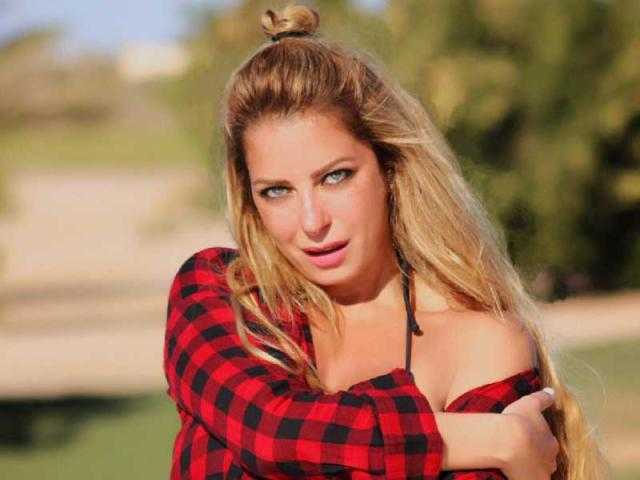 ريم مصطفى تستعرض جمالها بهذه الإطلالة