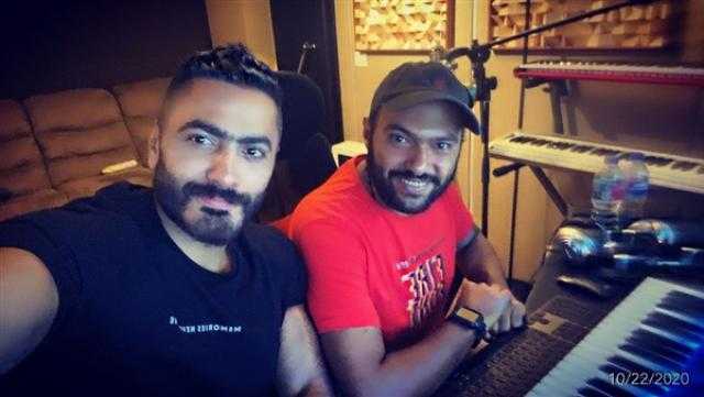 تامر حسني يطمئن على «فجأة افترقنا» قبل طرحها بساعات