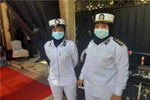 الشرطة النسائية تنتشر في محيط لجان الاقتراع لتأمين انتخابات البرلمان