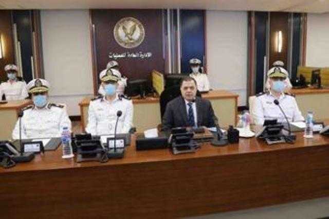 بالصور.. وزير الداخلية يتابع تأمين الانتخابات من غرفة العمليات