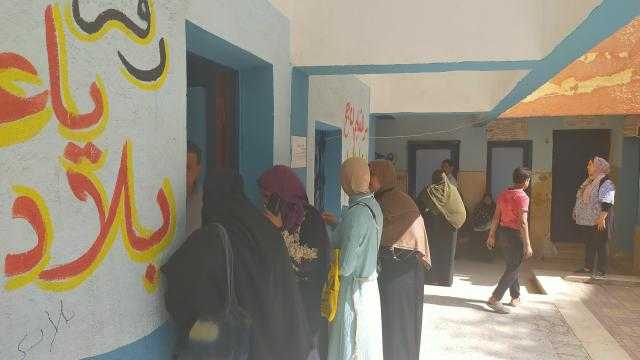 إقبال كثيف من الناخبات بلجان مدارس الجيزة والمنيب وساقية مكى