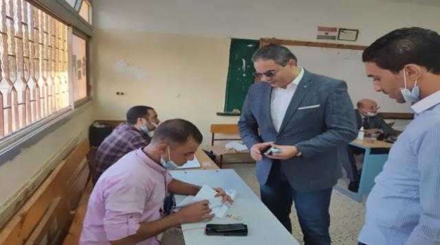 نقيب الإعلاميين يدلي بصوته في انتخابات مجلس النواب