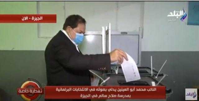 النائب محمد أبو العينين يدلي بصوته في انتخابات النواب بمدرسة صلاح سالم بالجيزة