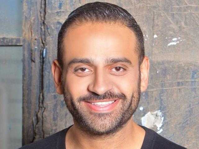 الفنان عمر السعيد: «لسه متجوزتش.. وست واحدة تهد بلد» .. فيديو