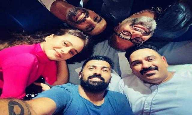 محمد سامى ينشر سيلفى من كواليس تصوير العميل صفر