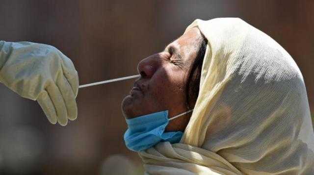 منها «التردد على المرحاض كثيرا».. أعراض جديدة لفيروس كورونا