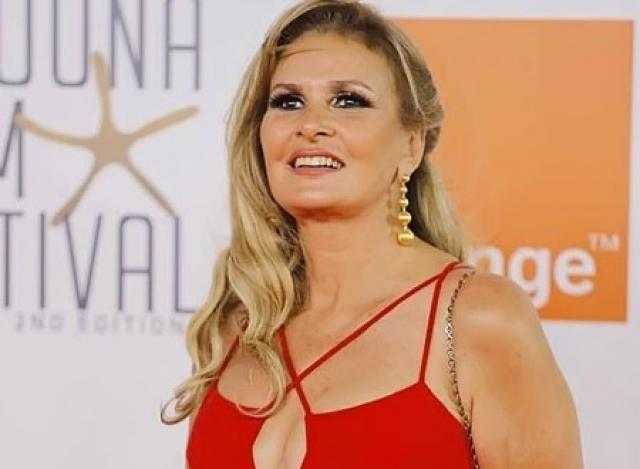 يسرا فى جلسة تصوير جديدة بفستان مهرجان القاهرة السينمائى