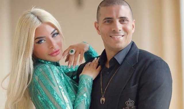 زوجة محمد زيدان تبرز نحافة خصرها بالهاف ستومك الشفاف