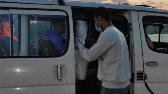 حزب ”المصريين” برأس غارب يوزع الكمامات على المواطنين مجانا