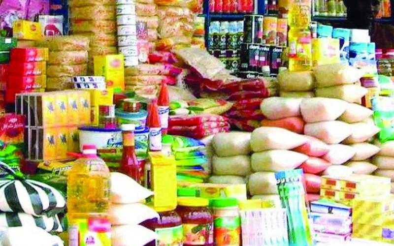ضبط 13 طن زيت طعام وأرز قبل بيعها فى السوق السوداء