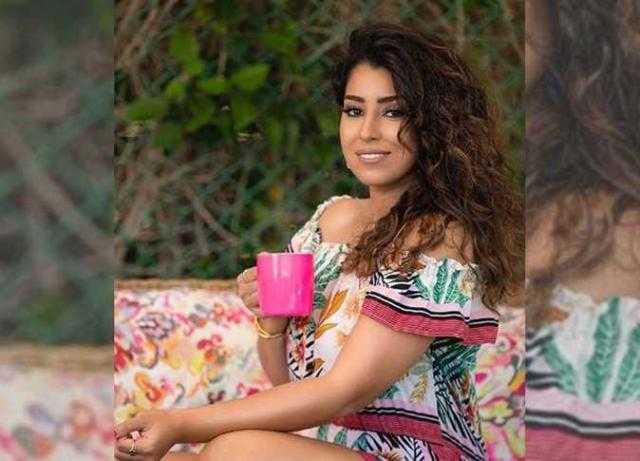 آيتن عامر تستعرض رشاقتها بـ”جيب” مُجسم