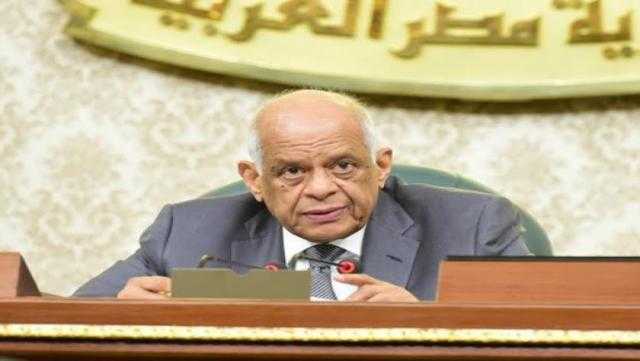 القانون يشترط حصول المطاعم على ترخيص قبل تقديم ”الشيشة”