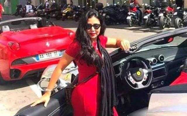 رانيا يوسف تشجع الأهلى فى نهائى إفريقيا بفيديو رقص