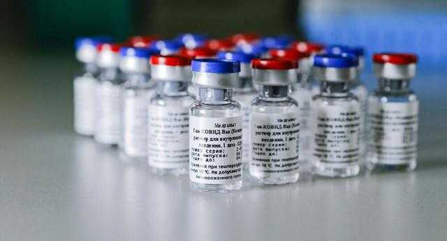 خبراء بريطانيون يشيدون باللقاح الروسي لمجابهة كورونا
