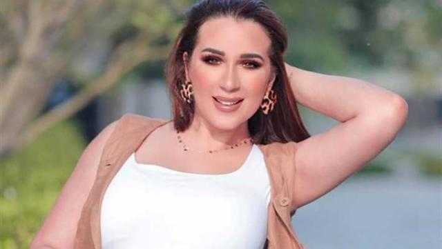 بـ ”بيجاما شورت ”.. أسما شريف منير تبهر جمهورها برشاقتها