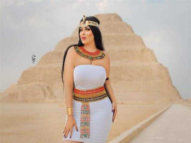 موديل سقارة: ”كنت بروج للسياحة بالتزامن مع اكتشاف الـ 52 تابوت ومعملتش حاجة غلط”