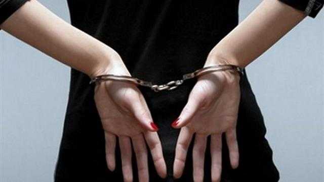 ضبط فتاة تبث فيديوهات إباحية على تطبيقات الإنترنت بالشروق
